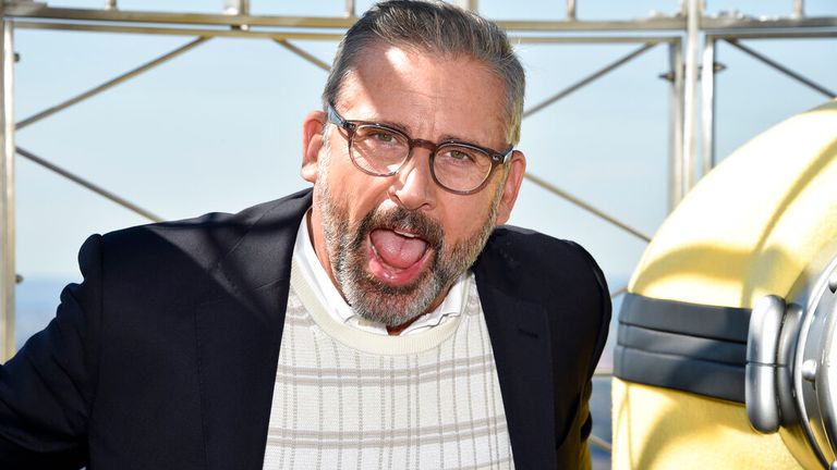 Actor Steve Carell poses on the 86th floor observatory deck at the Empire State Building to celebrate the upcoming film "Minions: The Rise of Gru" on Tuesday, June 28, 2022, in New York. (Photo by Evan Agostini/Invision/AP)