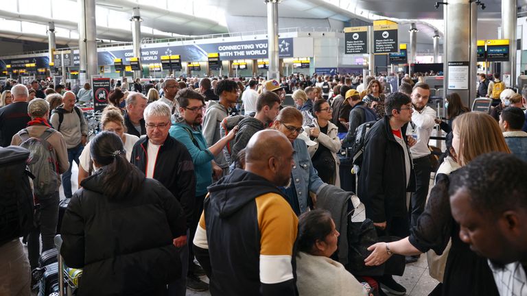 Heathrow passenger charge to be reduced