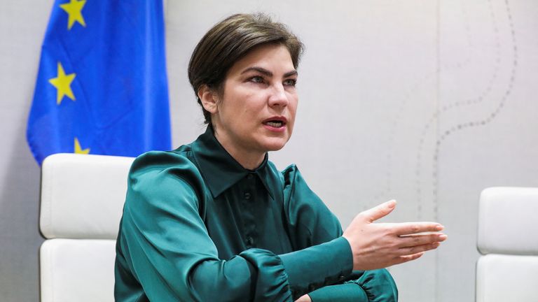 Ukrayna Başsavcısı Iryna Venediktova, 31 Mayıs 2022'de Hollanda'nın Lahey kentinde Rusya'nın Ukrayna'yı işgali sırasında iddia edilen savaş suçlarıyla ilgili soruşturmalara ilişkin bir basın toplantısının ardından Reuters'e verdiği röportajda konuşuyor.