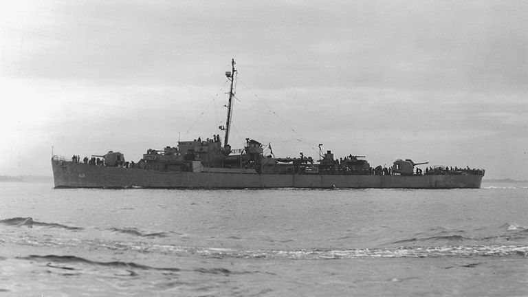 ABD Donanması destroyeri USS Samuel B Roberts (DE-413) Haziran 1944'te Boston, Massachusetts açıklarında.  Resim: Wikicommons