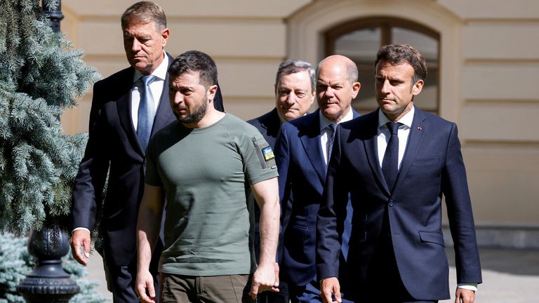 Romanian President Klaus Iohannis, Italian Prime Minister Mario Draghi, Ukrainian President Volodymyr Zelenskiy, French President Emmanuel Macron and German Chancellor Olaf Scholz arrive for a news conference in Kyiv, Ukraine June 16, 2022. Ludovic Marin/Pool via REUTERS