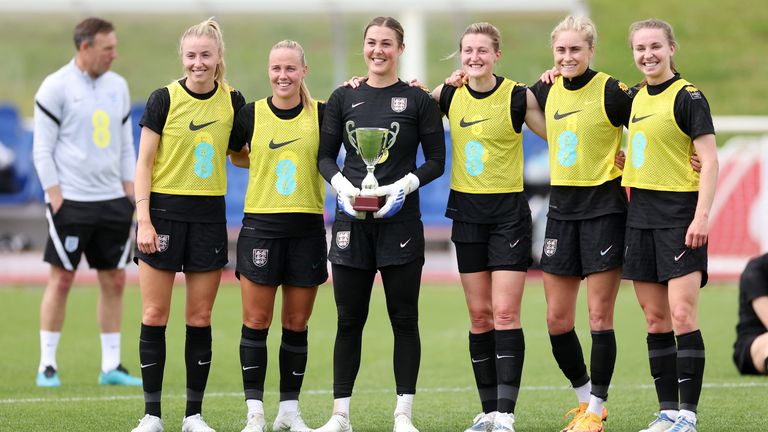 Soccer Football - Women&#39;s International - England Training - St George&#39;s Park, Burton Upon Trent, Britain - June 7, 2022 England&#39;s Mary Earps holds a trophy with team mates during training Action Images via Reuters/Carl Recine
