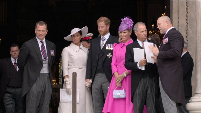 زارا ديندال مع الأمير هاري وميغان بعد الخدمة