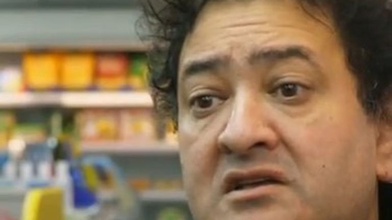 40 yıldan fazla bir süredir Dewsbury'de bir köşe dükkânı işleten Ziggy Rafiq, Lisa Holland ile yaşam krizinin maliyeti hakkında konuşuyor