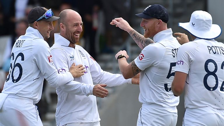 England&#39;s Jack Leach, 2nd left, , celebrates with team mates after dismissing New Zealand&#39;s Michael Bracewell during the fourth day of the third Test match between England and New Zealand at Headingley in Leeds, England, Sunday, June 26, 2022.. (AP Photo/Rui Vieira)