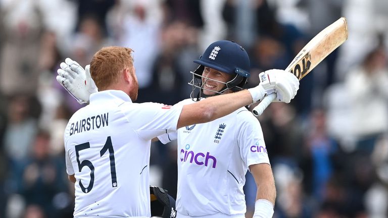 Jonny Bairstow and Joe Root celebrate England&#39;s third Test win over New Zealand