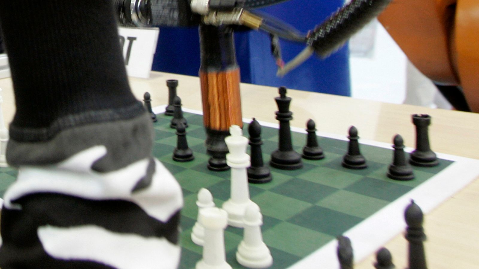 Chess robot breaks seven-year-old boy's finger