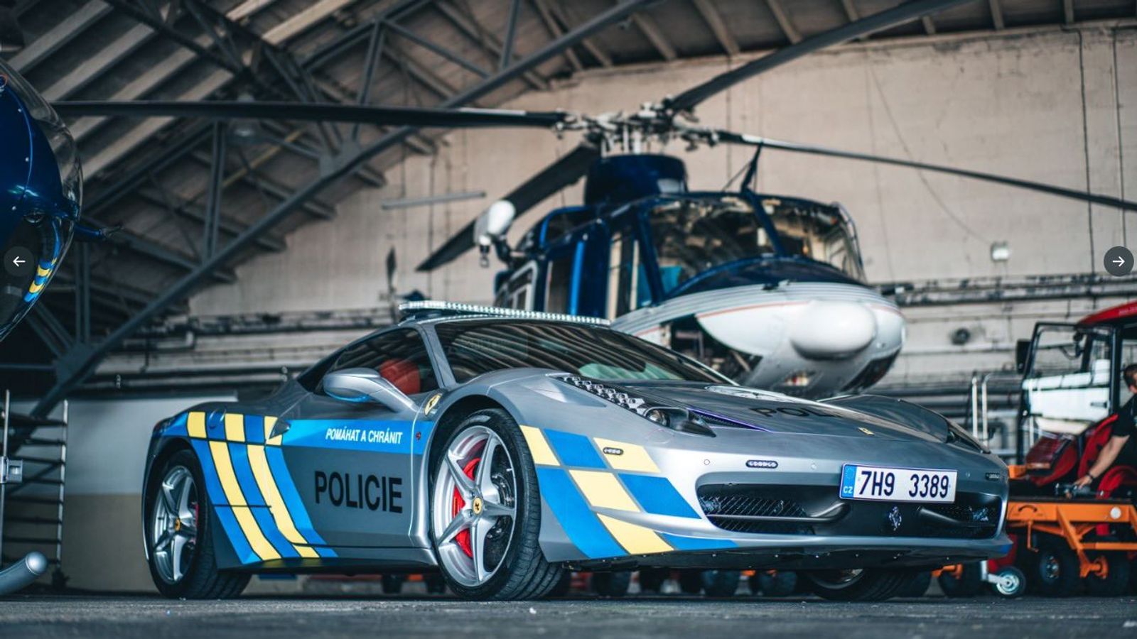 Policie přeměnila 200 mil Ferrari zabavené zločincům na hlídkové auto |  Světové zprávy