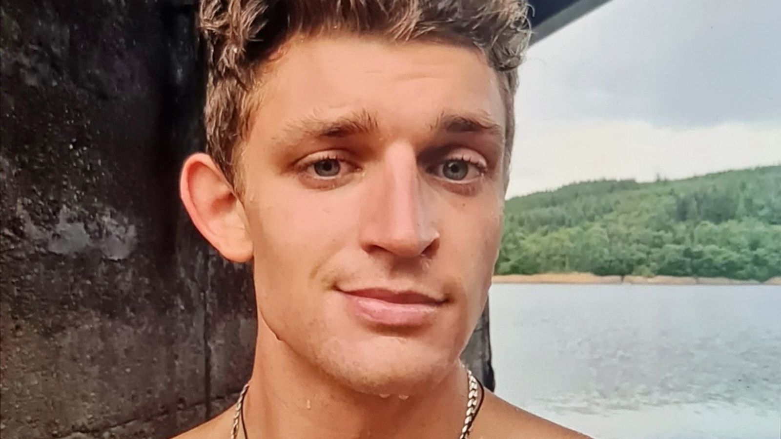 Un homme de 23 ans porté disparu après avoir nagé dans la rivière Mersey |  Nouvelles du Royaume-Uni