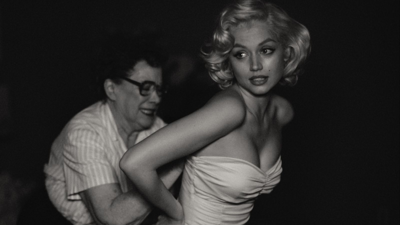 Ana de Armas channels Marilyn Monroe at 'Blonde' premiere in Venice