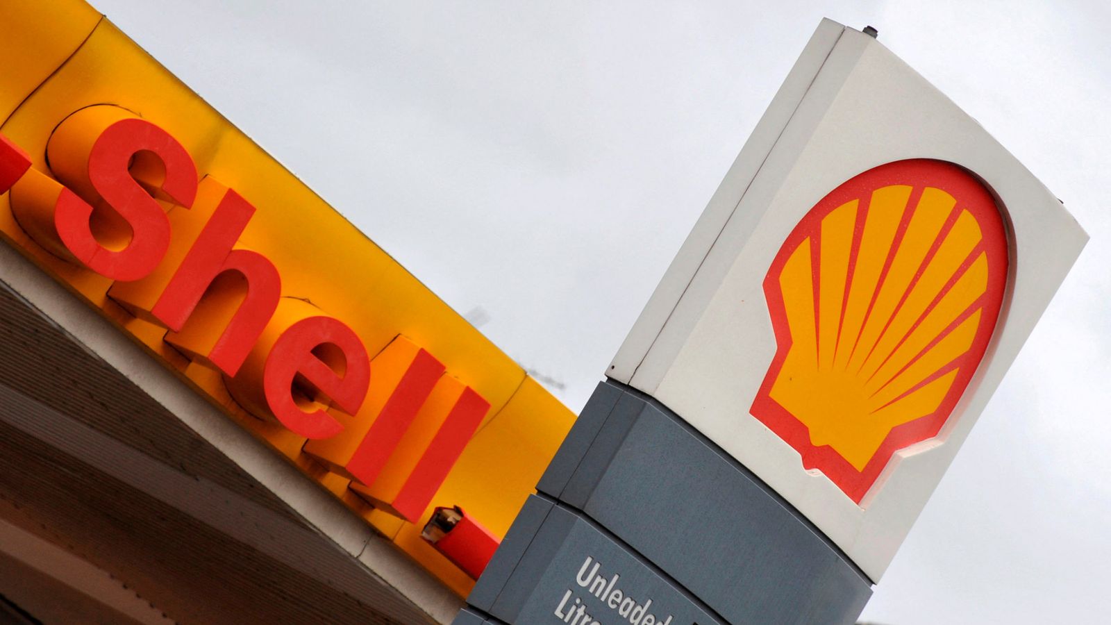 Shell to review £25bn investment in UK projects after windfall tax extended