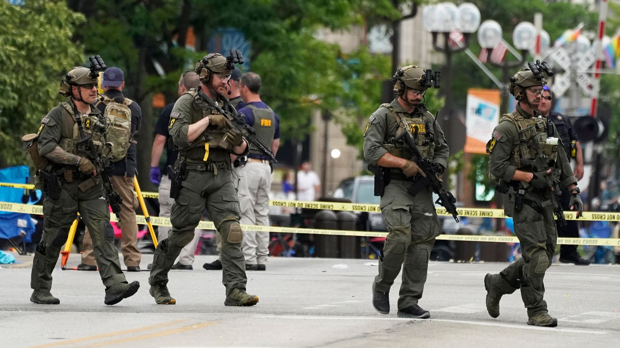 Gunman suspected of killing six at Fourth of July parade in Chicago ...