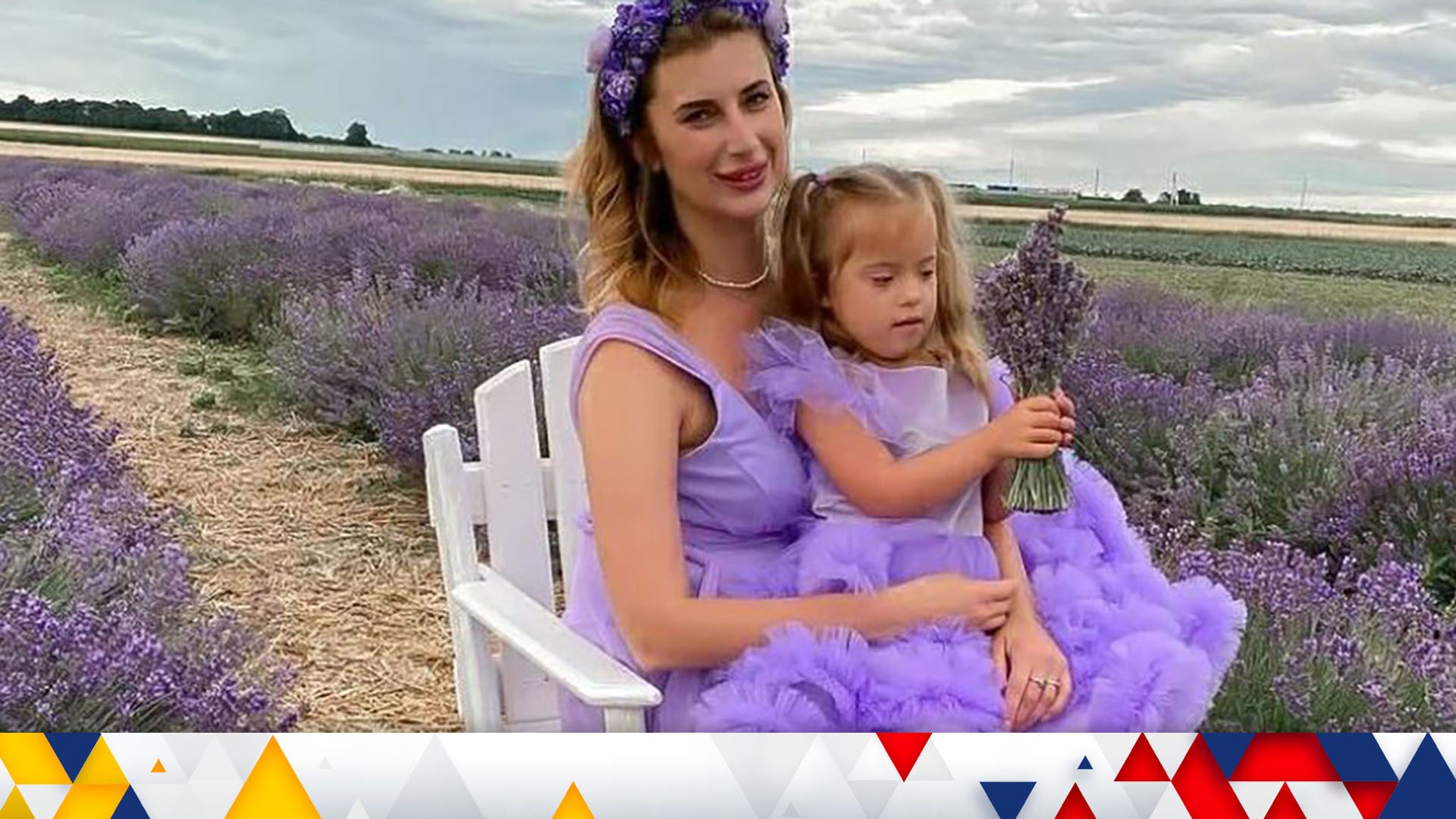 Мачеха мелодрама 2020. Потеряться навсегда. Девочка с мишкой. Девочка которая потеряла маму. Девочка дома.