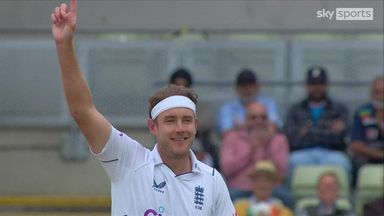 Broad takes his 550th Test wicket with Shami dismissal
