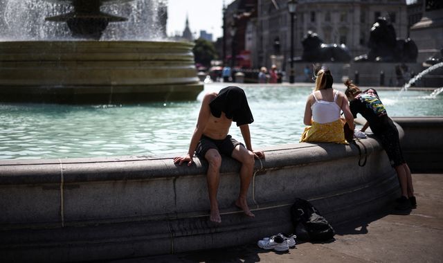 UK heatwave: New UK record as temperature hits 40.2C - with 41C expected this afternoon - Vimarsana News