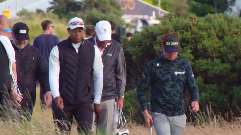 Woods practices at St Andrews ahead of The Open!