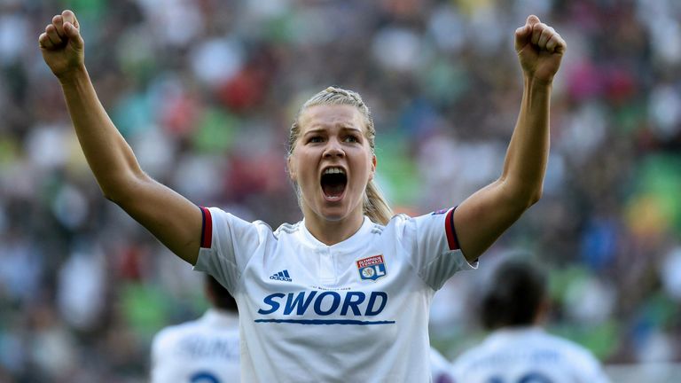 La Norvège et la vedette lyonnaise Ada Hegerberg.  Photo : AP