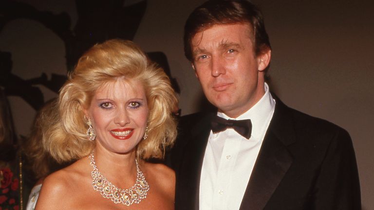 Donald Trump e Ivana Trump nel 1987. Pic: AP
