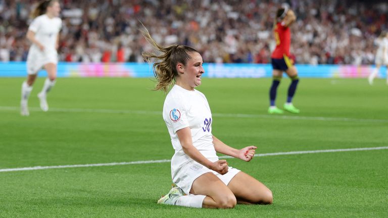 Ella Toone celebrates scoring England&#39;s equaliser against Spain