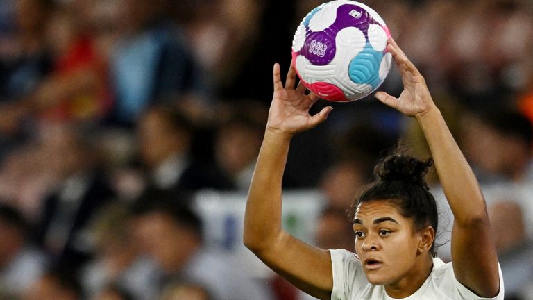 Soccer Football - Women&#39;s Euro 2022 - Group A - Northern Ireland v England - St Mary&#39;s Stadium, Southampton, Britain - July 15, 2022 England&#39;s Jess Carter in action REUTERS/Dylan Martinez
