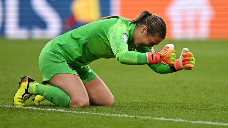 England&#39;s Mary Earps celebrates