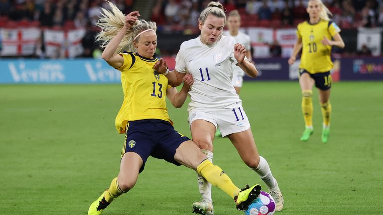 Soccer Football - Women&#39;s Euro 2022 - Semi Final - England v Sweden - Bramall Lane, Sheffield, Britain - July 26, 2022 Sweden&#39;s Amanda Ilestedt in action with England&#39;s Lauren Hemp REUTERS/Molly Darlington
