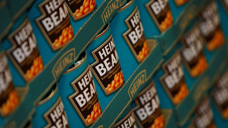 FILE PHOTO: Tins of Heinz Baked Beans rest on a palette in the company&#39;s factory in Wigan, northern England, May 21, 2009. REUTERS/Phil Noble/File Photo
