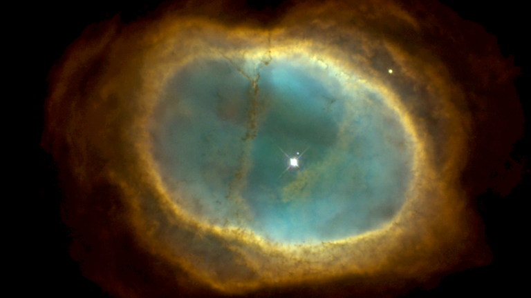 Hubble caught this arresting image of planetary nebula NGC 3132