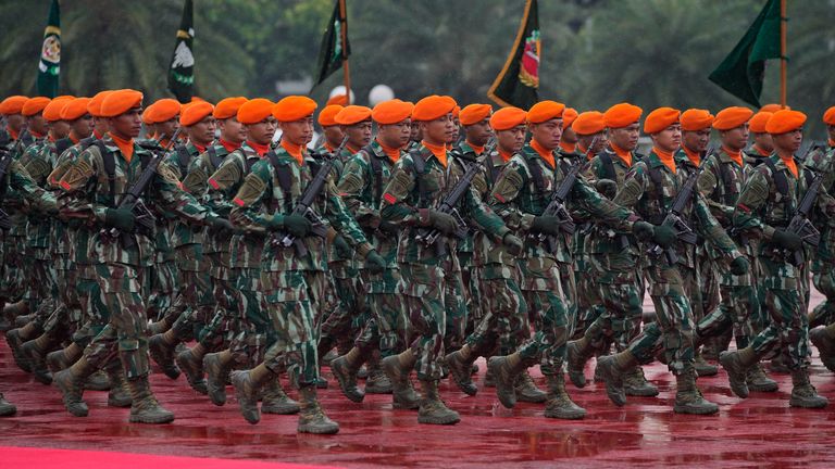 General Milley, Çin'den gelen tehdide karşı bir konuşma uyarısı yapmadan önce Endonezya askeri personeliyle bir araya geldi