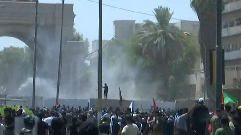 Iraq: Protesters and police clash in Baghdad’s Green Zone