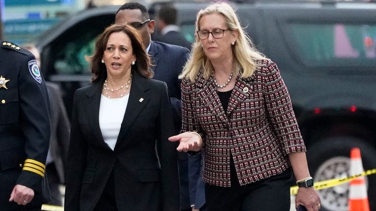 Vice president Kamala Harris (L) with Highland Park mayor Nancy Rotering (R)