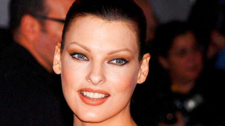 SEPTEMBER 24th 2021: Supermodel Linda Evangelista files a $50 million lawsuit against CoolSculpting claiming she was rendered "brutally disfigured" and "permanently deformed" after undergoing the popular body-sculpting cosmetic procedure. - File Photo by: zz/Walter Weissman/STAR MAX/IPx 2004 4/26/04 Linda Evangelista at the Costume Institute Benefit Gala held on April 26, 2004 at The Metropolitan Museum of Art in New York City. (NYC)


