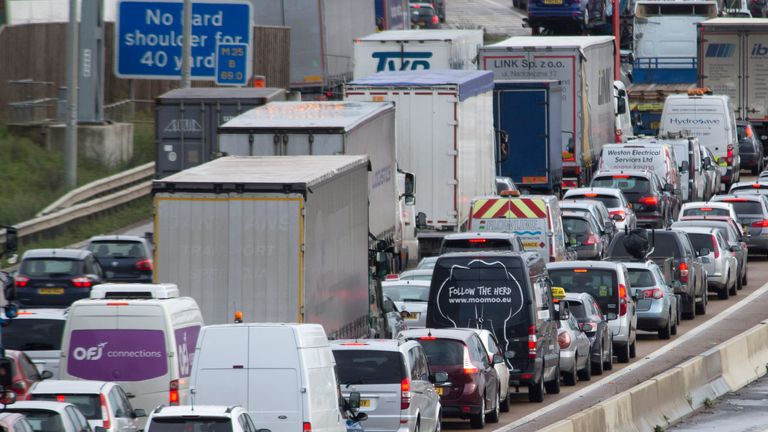 A car drives clockwise along the M25, as anti-clockwise traffic is at a standstill after heavy rain and road works caused a 20 mile jam on London&#39;s orbital motorway, November 14, 2014. REUTERS/Peter Nicholls (BRITAIN - Tags: SOCIETY TRANSPORT ENVIRONMENT)