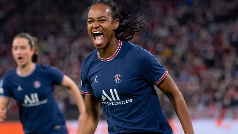 La France et la star du PSG Marie-Antoinette Katoto.  Photo : AP