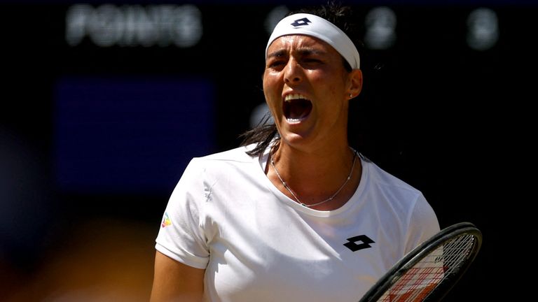 In Jabeur in the women's singles final against Elena Rybakina 