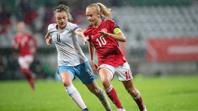 Pernille Harder (R) du Danemark.  Photo : AP