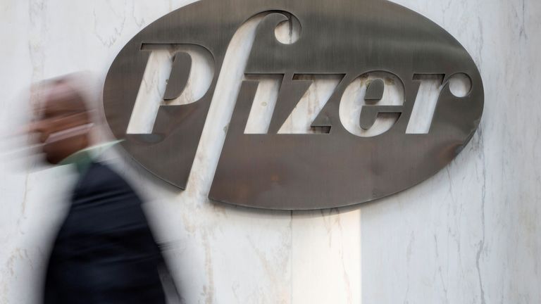 A man walks past Pfizer&#39;s world headquarters in New York April 28, 2014.