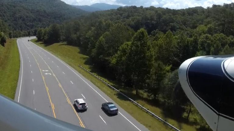 Pilot makes emergency landing on US highway