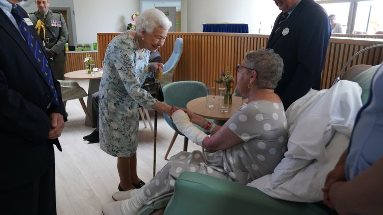 Queen Elizabeth II meeting patient Pat White during a visit to officially open the new building at Thames Hospice, Maidenhead, Berkshire. Picture date: Friday July 15, 2022.
