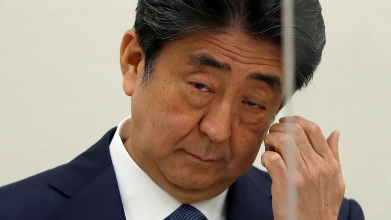 2020 年 12 月，日本前首相安倍晋三在东京合影