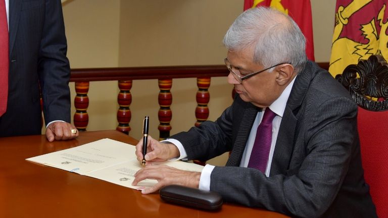 Acting Resident Ranil Wickremesin is sworn in.  Photo: PM Media 