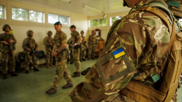 Image of Ukrainian soldiers undergoing training with 3 rifles at a training base in the UK.  Photo: ©MoD Crown Copyright 2022