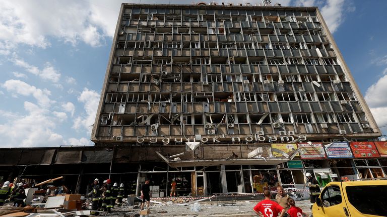 Veduta di un edificio distrutto a Vinnytsia