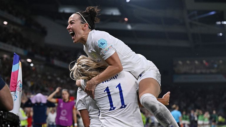 Soccer Football - Women&#39;s Euro 2022 - Quarter Final - England v Spain - The American Express Community Stadium, Brighton, Britain - July 20, 2022 England&#39;s Georgia Stanway celebrates scoring their second goal with teammates REUTERS/Dylan Martinez
