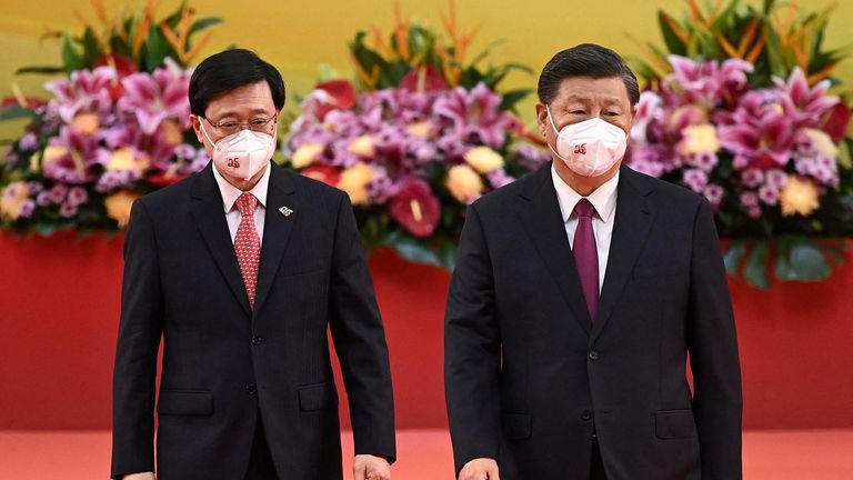 Hong Kong&#39;s new Chief Executive John Lee walks off the stage with Chinese President Xi Jinping, following a swearing-in ceremony to inaugurate the city&#39;s new government, in Hong Kong, China July 1, 2022. Selim Chtayti/Pool via REUTERS