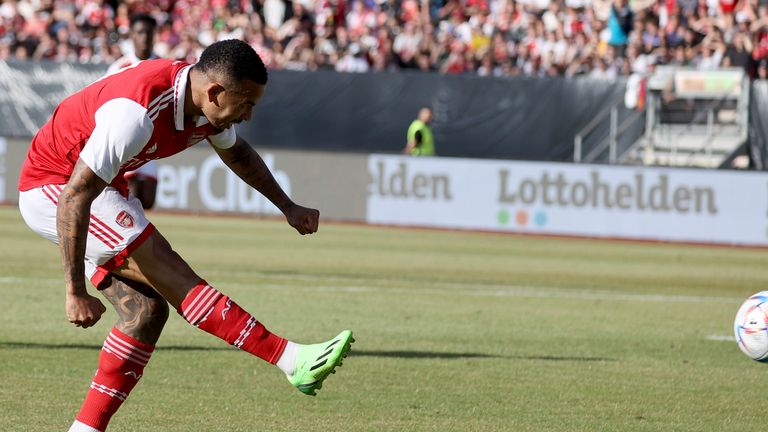 Gabriel Jesus scores 90 seconds into Arsenal debut!