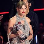 VMAs: Taylor Swift's big announcement, Johnny Depp surprise – Orange County  Register