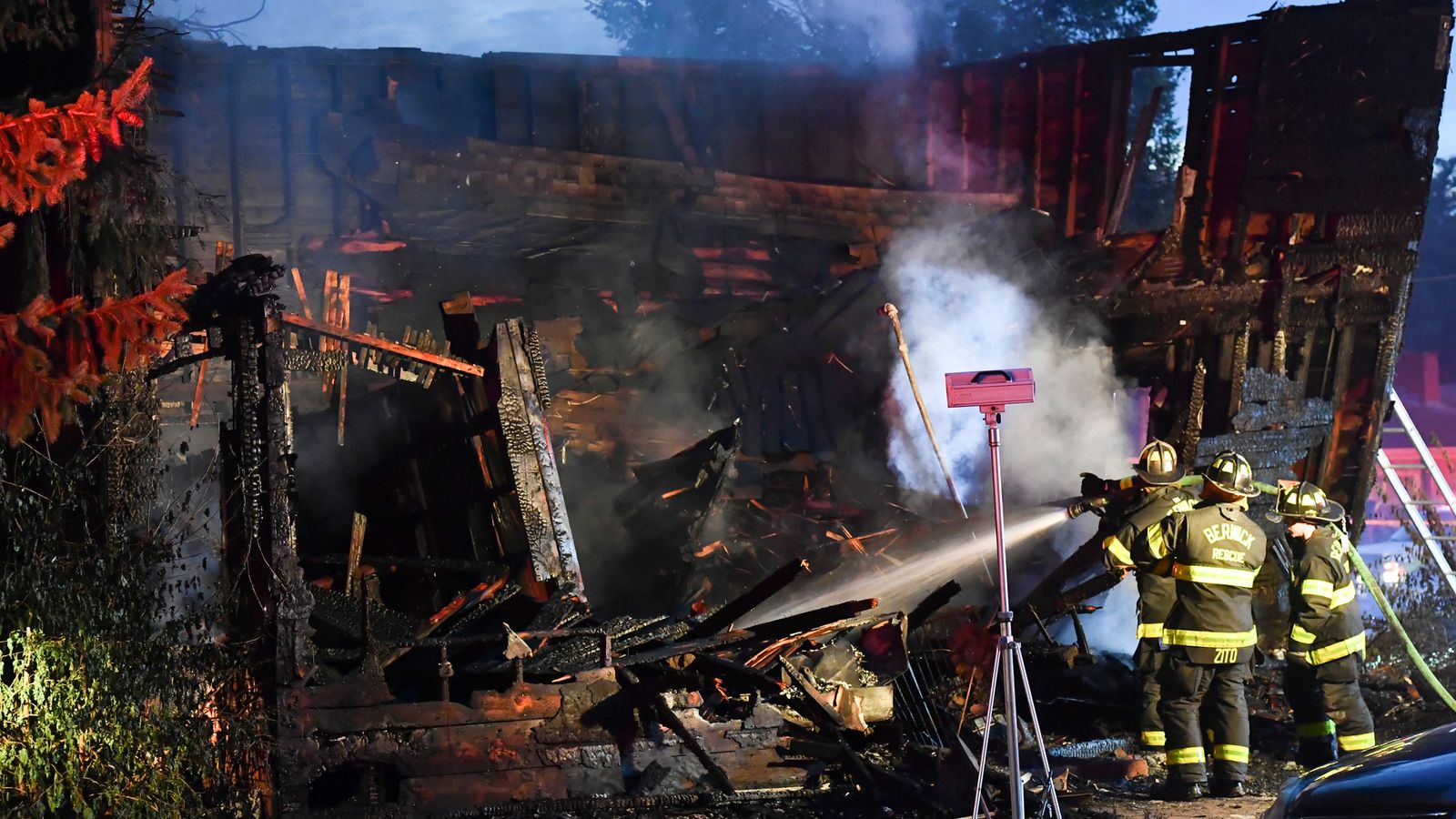 Petugas pemadam kebakaran khawatir 10 orang yang dicintai tewas dalam kebakaran rumah di Pennsylvania |  Berita Amerika