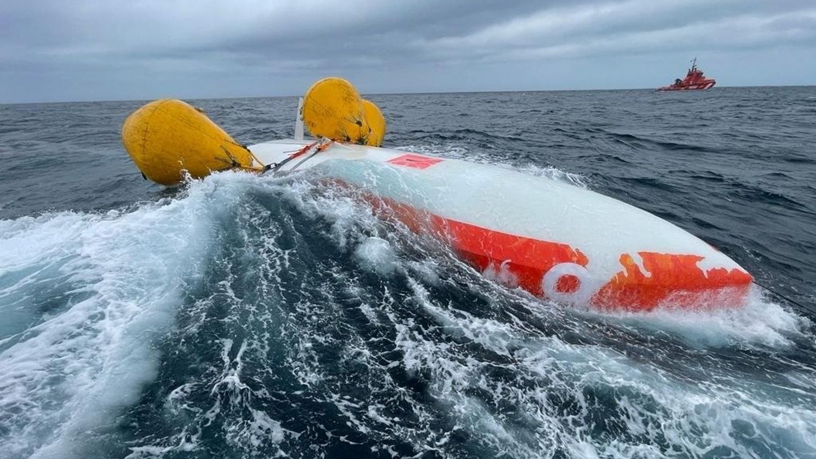 Seorang pria Prancis berusia 62 tahun bertahan selama 16 jam dalam perahu terbalik di Samudra Atlantik sebelum penyelamatan “hampir mustahil” |  berita Dunia
