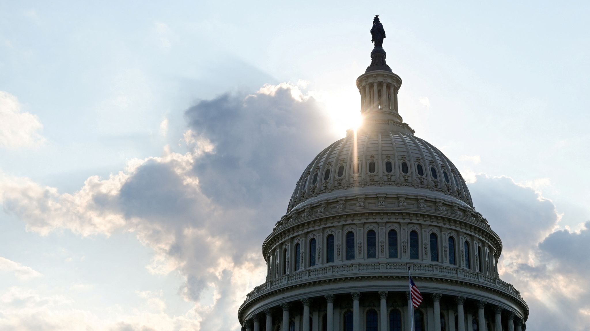 Man Shoots Himself Dead After Crashing Into Barricade Near Us Capitol